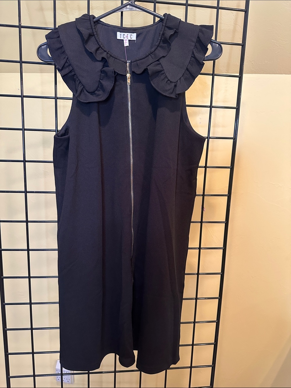 TCEC Black Sleeveless Ruffle Collar Zip-Front Dress